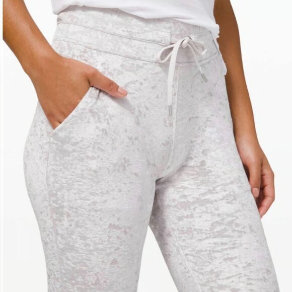 Lululemon Ready to Crush Jogger Chrome Size 8 - Picture 2 of 5